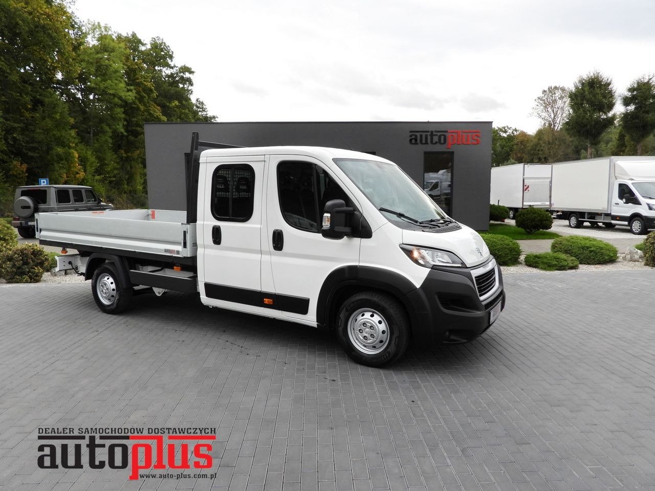 PEUGEOT BOXER STAKE BODY DOUBLE CABIN DOKA 7 SEATS CRUISE CONTROL AIR CONDITIONING 140HP - Utilitaire plateau: photos 1 PEUGEOT BOXER STAKE BODY DOUBLE CABIN DOKA 7 SEATS CRUISE CONTROL AIR CONDITIONING 140HP - Utilitaire plateau: photos 1