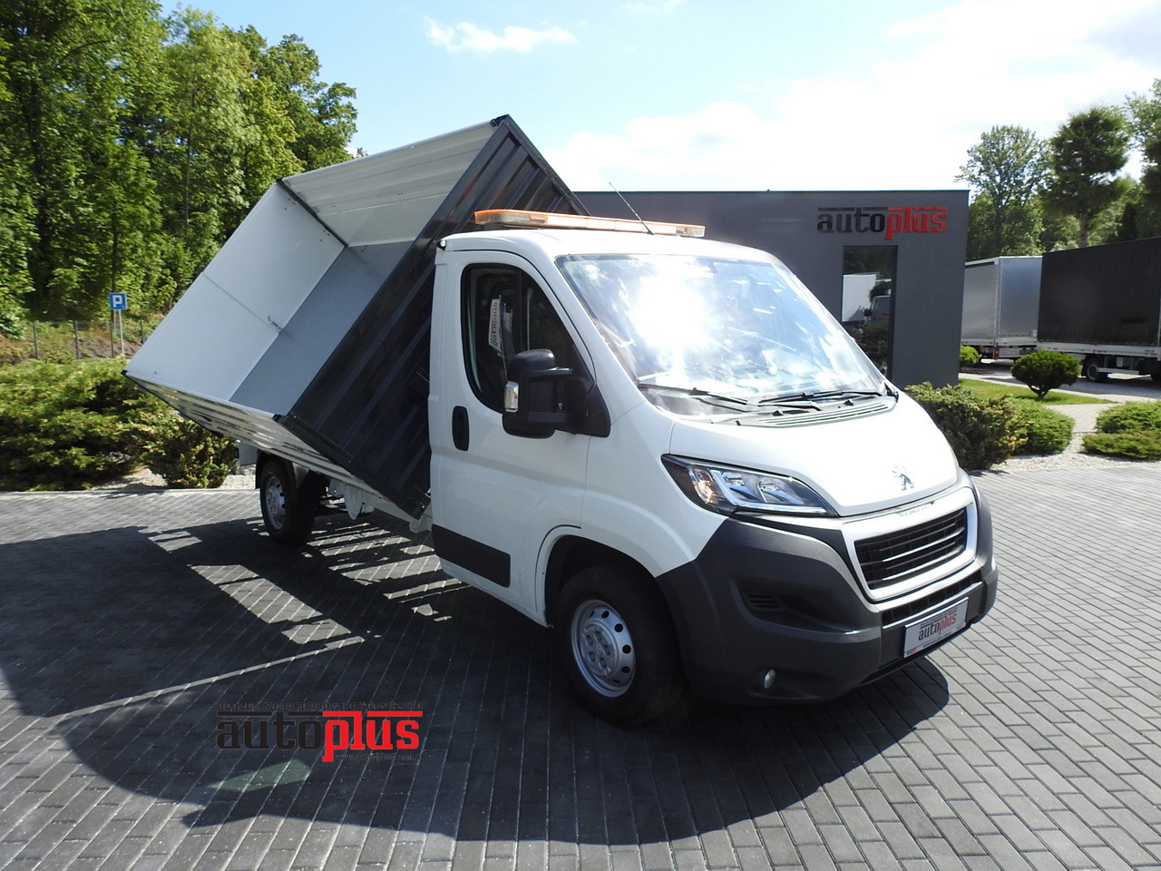 PEUGEOT BOXER THREE-WAY TIPPER AIR CONDITIONING 130HP - Utilitaire benne: photos 1 PEUGEOT BOXER THREE-WAY TIPPER AIR CONDITIONING 130HP - Utilitaire benne: photos 1