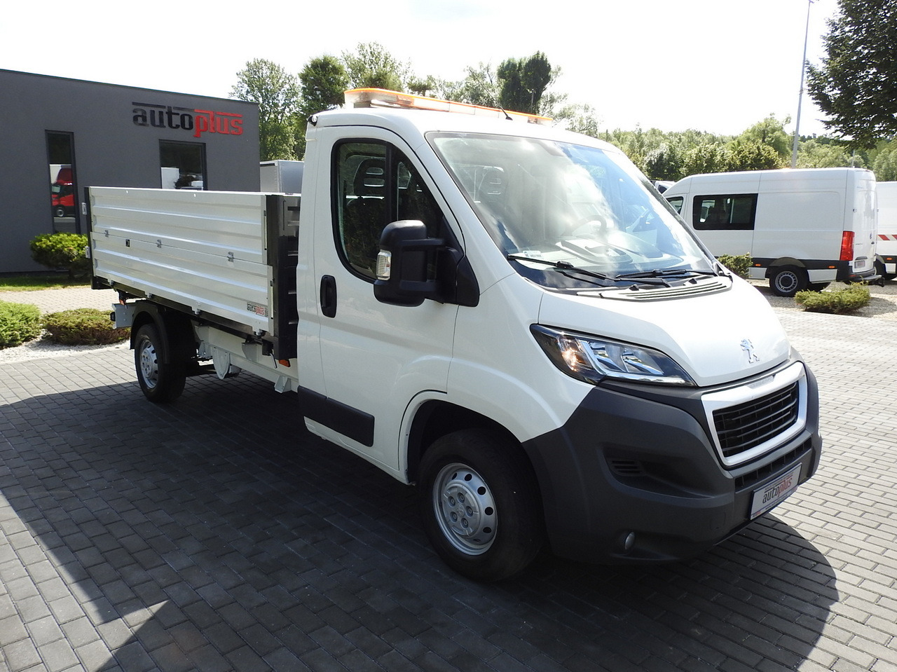 PEUGEOT BOXER THREE-WAY TIPPER AIR CONDITIONING 130HP - Utilitaire benne: photos 4 PEUGEOT BOXER THREE-WAY TIPPER AIR CONDITIONING 130HP - Utilitaire benne: photos 4