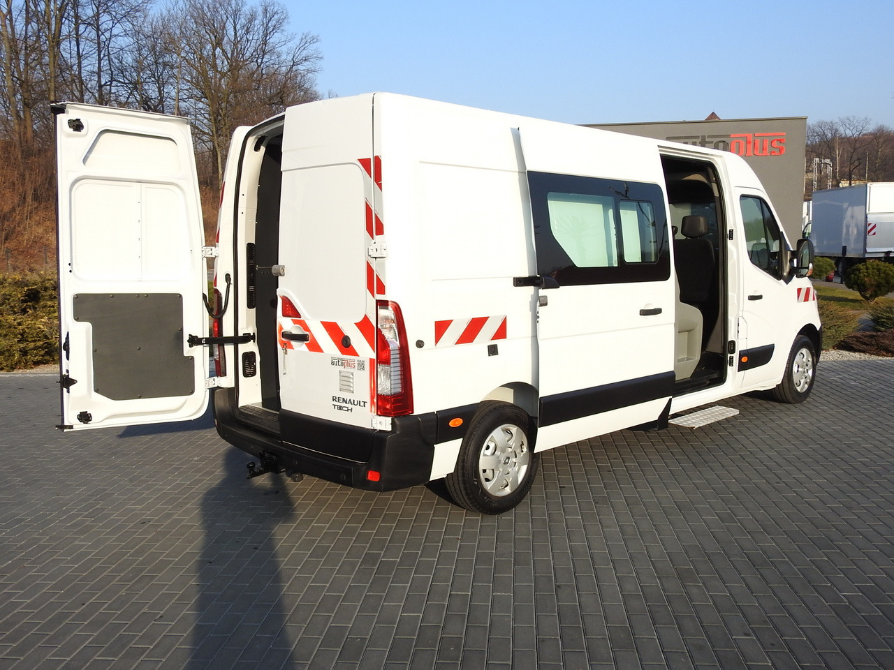 RENAULT MASTER BOX DELIVERY VAN 7 SEATS CRUISE CONTROL AIR CONDITIONING 130HP - Fourgon utilitaire: photos 3 RENAULT MASTER BOX DELIVERY VAN 7 SEATS CRUISE CONTROL AIR CONDITIONING 130HP - Fourgon utilitaire: photos 3