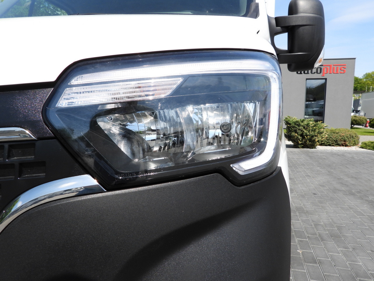 Fourgon grand volume RENAULT MASTER  BOX LIFT 8 PALLETS CRUISE CONTROL NAVIGATION LED LIGHTS TWIN WHEELS AIR CONDITIONING  145HP: photos 20