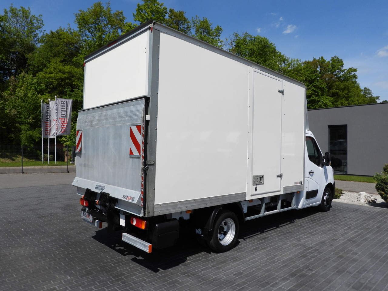 Fourgon grand volume RENAULT MASTER  BOX LIFT 8 PALLETS CRUISE CONTROL NAVIGATION LED LIGHTS TWIN WHEELS AIR CONDITIONING  145HP: photos 14
