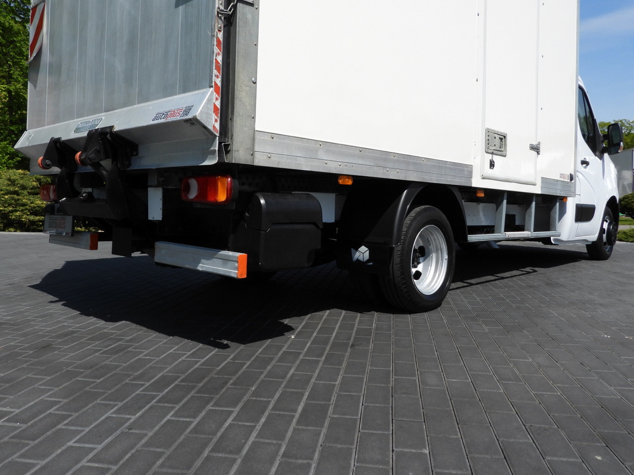 Fourgon grand volume RENAULT MASTER  BOX LIFT 8 PALLETS CRUISE CONTROL NAVIGATION LED LIGHTS TWIN WHEELS AIR CONDITIONING  145HP: photos 24