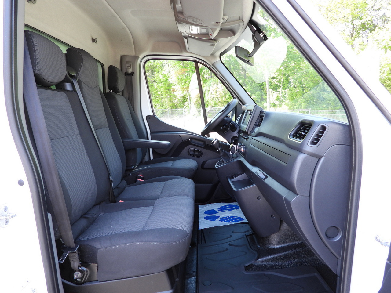 Fourgon grand volume RENAULT MASTER  BOX LIFT 8 PALLETS CRUISE CONTROL NAVIGATION LED LIGHTS TWIN WHEELS AIR CONDITIONING  145HP: photos 38