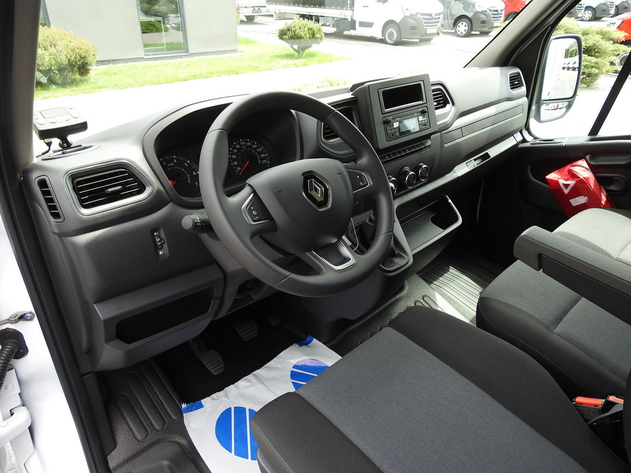 RENAULT MASTER NEW REGRIGERATOR BOX -10*C 8 PALLETS CRUISE CONTROL AIR CONDITIONING LED LIGHTS GUARANTEE  165HP - Utilitaire frigorifique: photos 2 RENAULT MASTER NEW REGRIGERATOR BOX -10*C 8 PALLETS CRUISE CONTROL AIR CONDITIONING LED LIGHTS GUARANTEE  165HP - Utilitaire frigorifique: photos 2