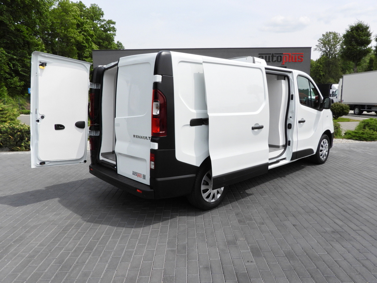 RENAULT TRAFIC REFRIGERATOR VAN 0*C CRUISE CONTROL LED LIGHTS AIR CONDITIONING 120HP - Utilitaire frigorifique: photos 3 RENAULT TRAFIC REFRIGERATOR VAN 0*C CRUISE CONTROL LED LIGHTS AIR CONDITIONING 120HP - Utilitaire frigorifique: photos 3