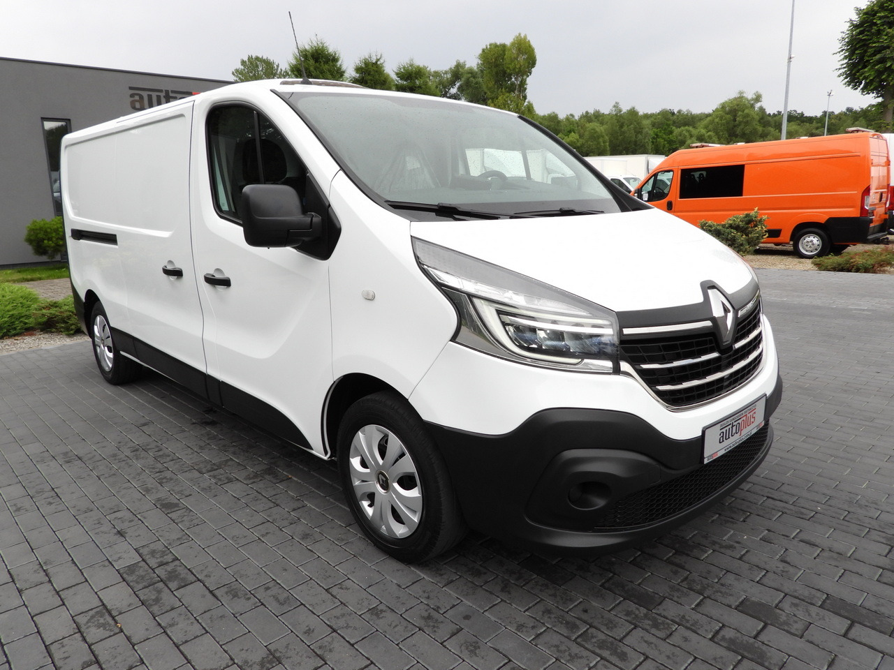 RENAULT TRAFIC REFRIGERATOR VAN -5*C POWER SUPPLY 230V CRUISE CONTROL LED LIGHTS AIR CONDITIONING 120HP - Utilitaire frigorifique: photos 4 RENAULT TRAFIC REFRIGERATOR VAN -5*C POWER SUPPLY 230V CRUISE CONTROL LED LIGHTS AIR CONDITIONING 120HP - Utilitaire frigorifique: photos 4