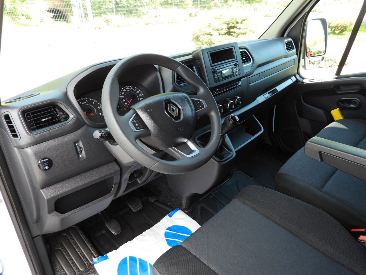 Renault MASTER PRITSCHE PLANE 10 PALETTEN WEBASTO A/C - Utilitaire rideaux coulissants (PLSC): photos 2 Renault MASTER PRITSCHE PLANE 10 PALETTEN WEBASTO A/C - Utilitaire rideaux coulissants (PLSC): photos 2