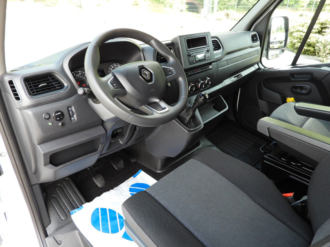 Renault MASTER PRITSCHE PLANE 8 PALETTEN TEMPOMAT A/C - Utilitaire rideaux coulissants (PLSC), Utilitaire double cabine: photos 2 Renault MASTER PRITSCHE PLANE 8 PALETTEN TEMPOMAT A/C - Utilitaire rideaux coulissants (PLSC), Utilitaire double cabine: photos 2