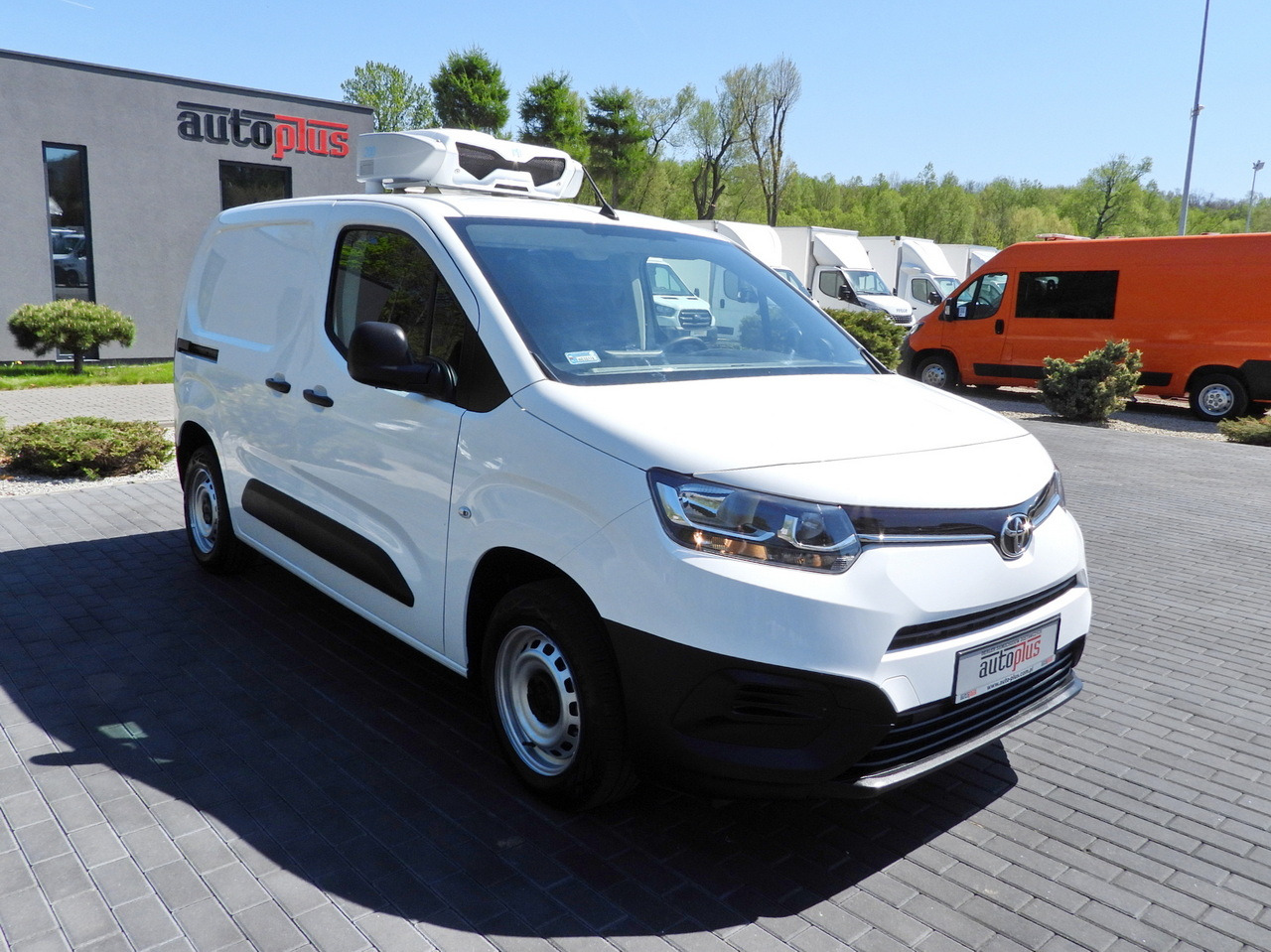 TOYOTA PROACE CITY  REFRIGERATOR VAN -15*C POWER SUPPLY 230V CRUISE CONTROL AIR CONDITIONING  100HP - Utilitaire frigorifique: photos 4 TOYOTA PROACE CITY  REFRIGERATOR VAN -15*C POWER SUPPLY 230V CRUISE CONTROL AIR CONDITIONING  100HP - Utilitaire frigorifique: photos 4