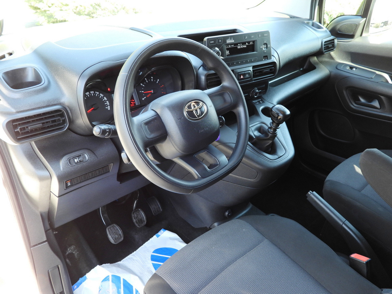 TOYOTA PROACE CITY REFRIGERATOR VAN -15*C POWER SUPPLY 230V CRUISE CONTROL AIR CONDITIONING 100HP - Utilitaire frigorifique: photos 2 TOYOTA PROACE CITY REFRIGERATOR VAN -15*C POWER SUPPLY 230V CRUISE CONTROL AIR CONDITIONING 100HP - Utilitaire frigorifique: photos 2