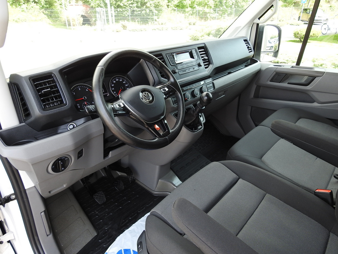 VOLKSWAGEN CRAFTER TARPAULIN LIFT 8 PALLETS WEBASTO CRUISE CONTROL 180HP - Utilitaire rideaux coulissants (PLSC): photos 2 VOLKSWAGEN CRAFTER TARPAULIN LIFT 8 PALLETS WEBASTO CRUISE CONTROL 180HP - Utilitaire rideaux coulissants (PLSC): photos 2