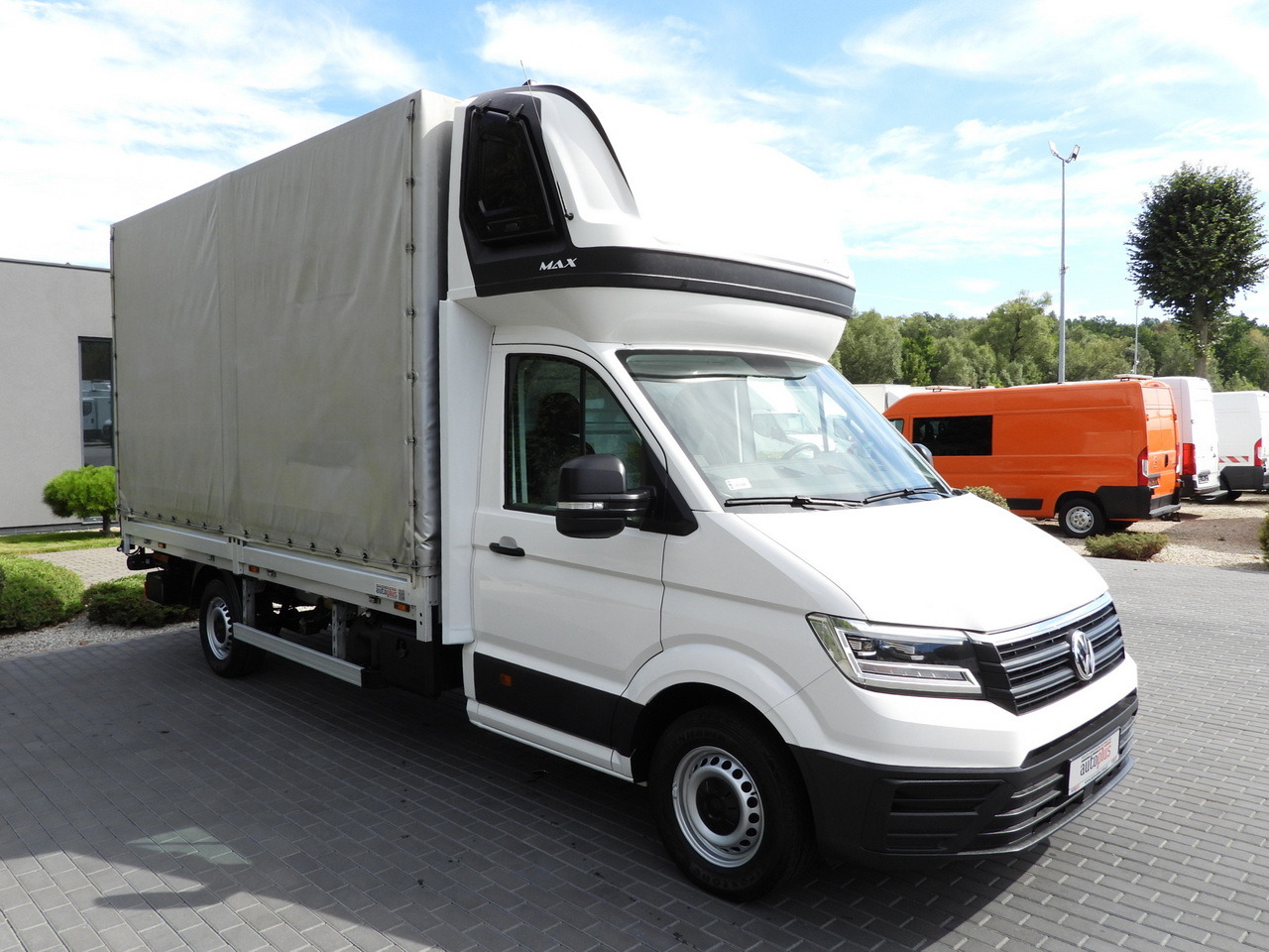VOLKSWAGEN CRAFTER TARPAULIN LIFT 8 PALLETS WEBASTO CRUISE CONTROL LED LIGHTS AIR CONDITIONING  180HP - Utilitaire rideaux coulissants (PLSC): photos 4 VOLKSWAGEN CRAFTER TARPAULIN LIFT 8 PALLETS WEBASTO CRUISE CONTROL LED LIGHTS AIR CONDITIONING  180HP - Utilitaire rideaux coulissants (PLSC): photos 4