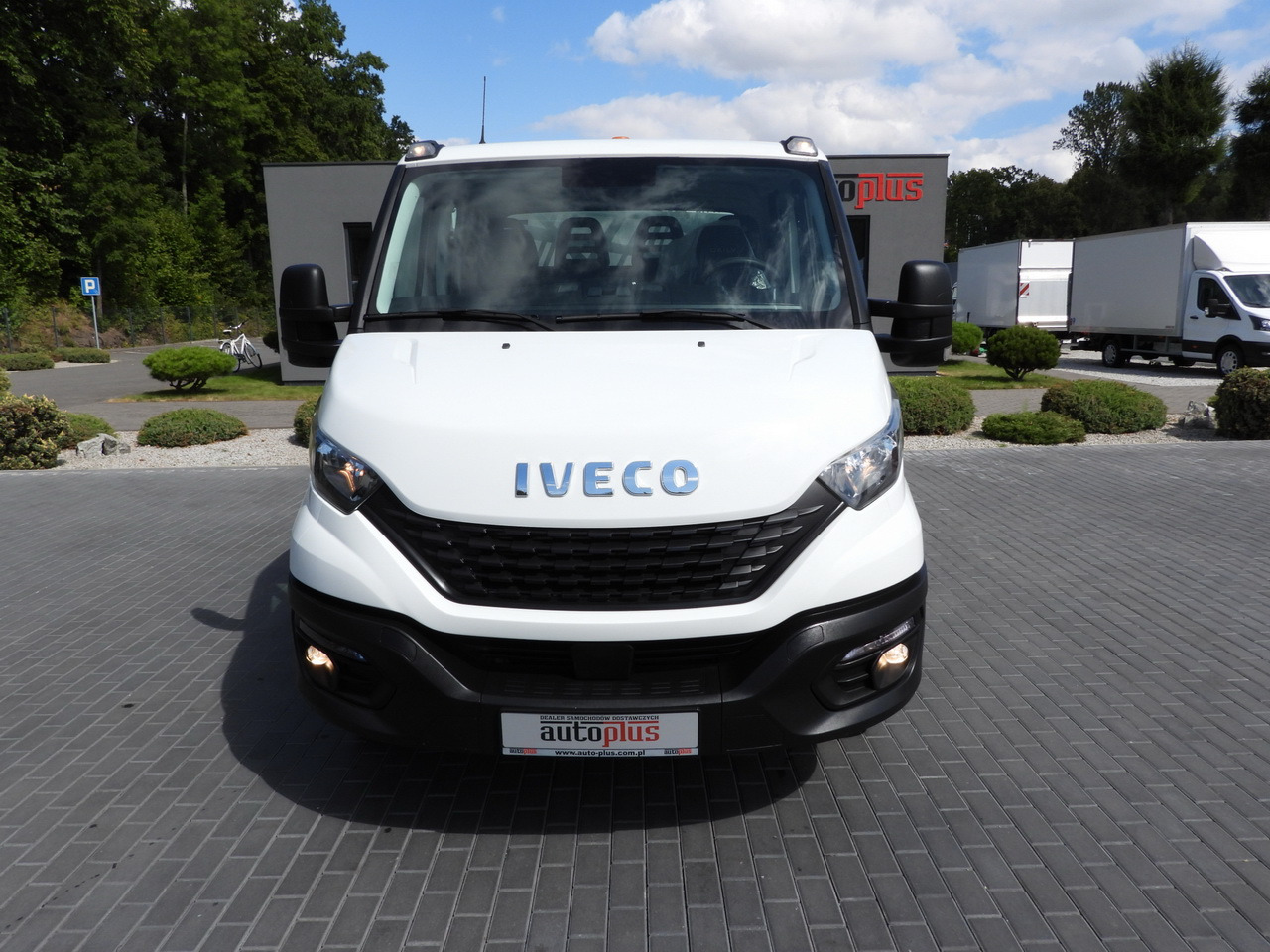 IVECO DAILY 35C16 TIPPER DOUBLE CABIN DOKA 6 SEATS CRUISE CONTROL NAVIGATION TWIN WHEELS AIR CONDITIONING 160HP - Véhicule utilitaire: photos 5 IVECO DAILY 35C16 TIPPER DOUBLE CABIN DOKA 6 SEATS CRUISE CONTROL NAVIGATION TWIN WHEELS AIR CONDITIONING 160HP - Véhicule utilitaire: photos 5