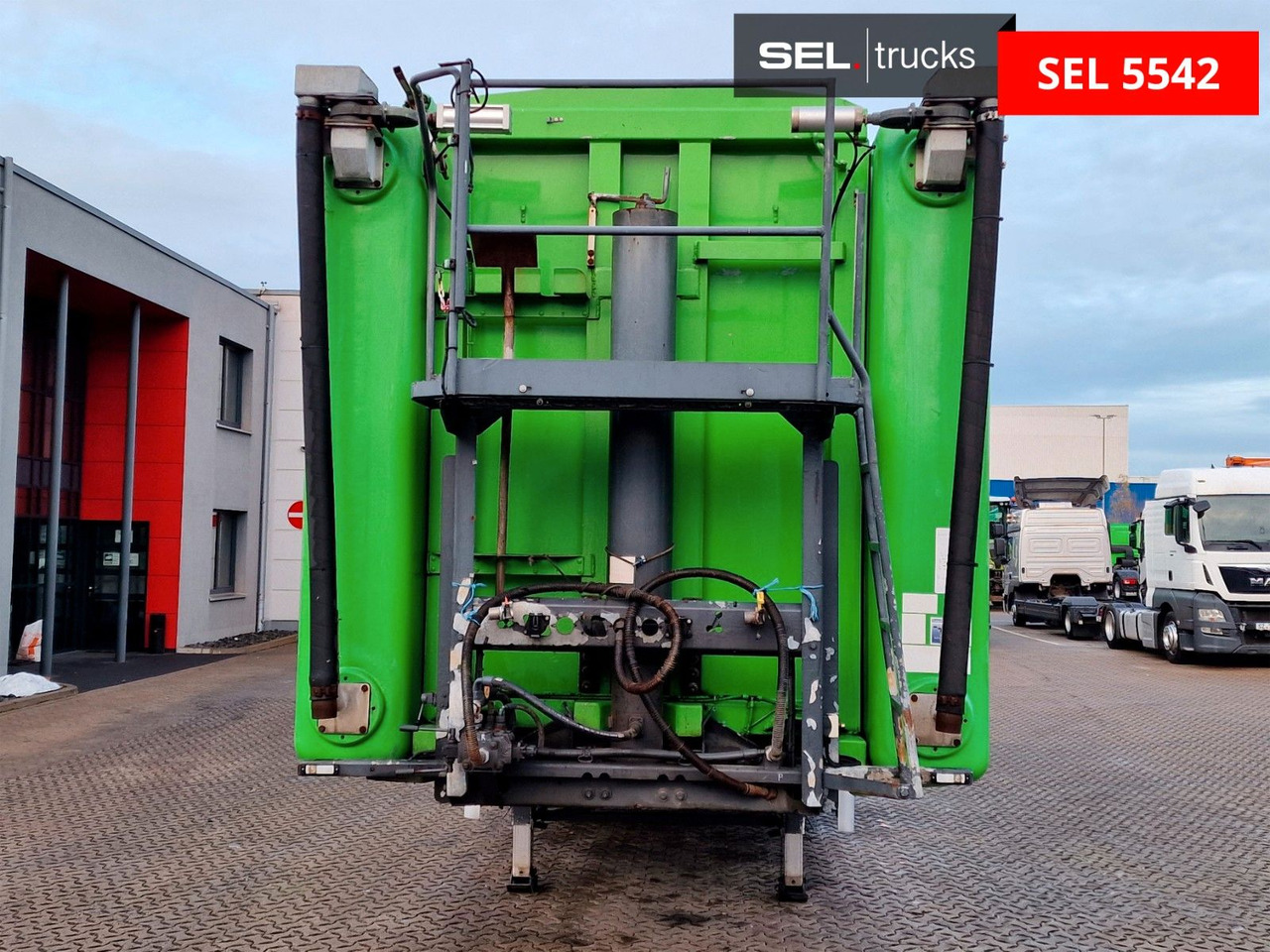 Kempf Duales Transportsyst.: Schüttgüter+Flüssikeiten Kempf Duales Transportsyst.: Schüttgüter+Flüssikeiten - Semi-remorque benne: photos 2 Kempf Duales Transportsyst.: Schüttgüter+Flüssikeiten Kempf Duales Transportsyst.: Schüttgüter+Flüssikeiten - Semi-remorque benne: photos 2