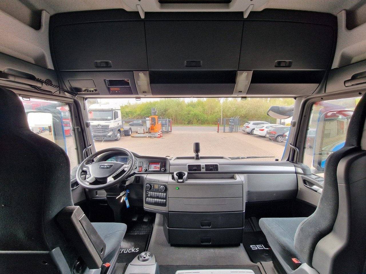 Camion à rideaux coulissants MAN TGX 18.440 4X2 LL-U /Intarder/Hubdach/Durchlade: photos 18 Camion à rideaux coulissants MAN TGX 18.440 4X2 LL-U /Intarder/Hubdach/Durchlade: photos 18