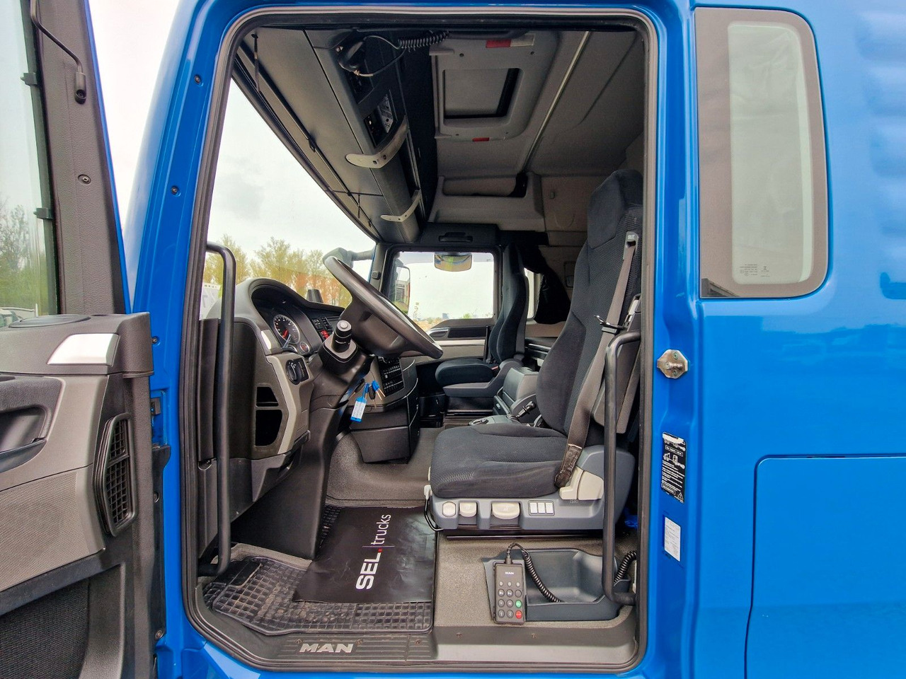 Camion à rideaux coulissants MAN TGX 18.440 4X2 LL-U /Intarder/Hubdach/Durchlade: photos 14 Camion à rideaux coulissants MAN TGX 18.440 4X2 LL-U /Intarder/Hubdach/Durchlade: photos 14