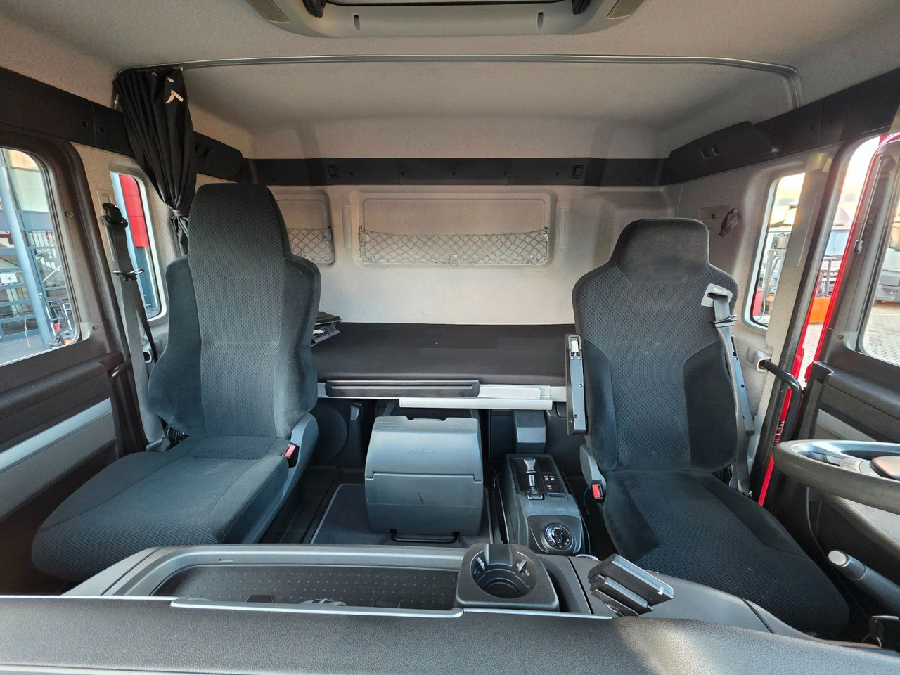 Camion grue MAN TGX 26.360 6x2-2 BL / Intarder / HIAB 166K PRO: photos 28 Camion grue MAN TGX 26.360 6x2-2 BL / Intarder / HIAB 166K PRO: photos 28