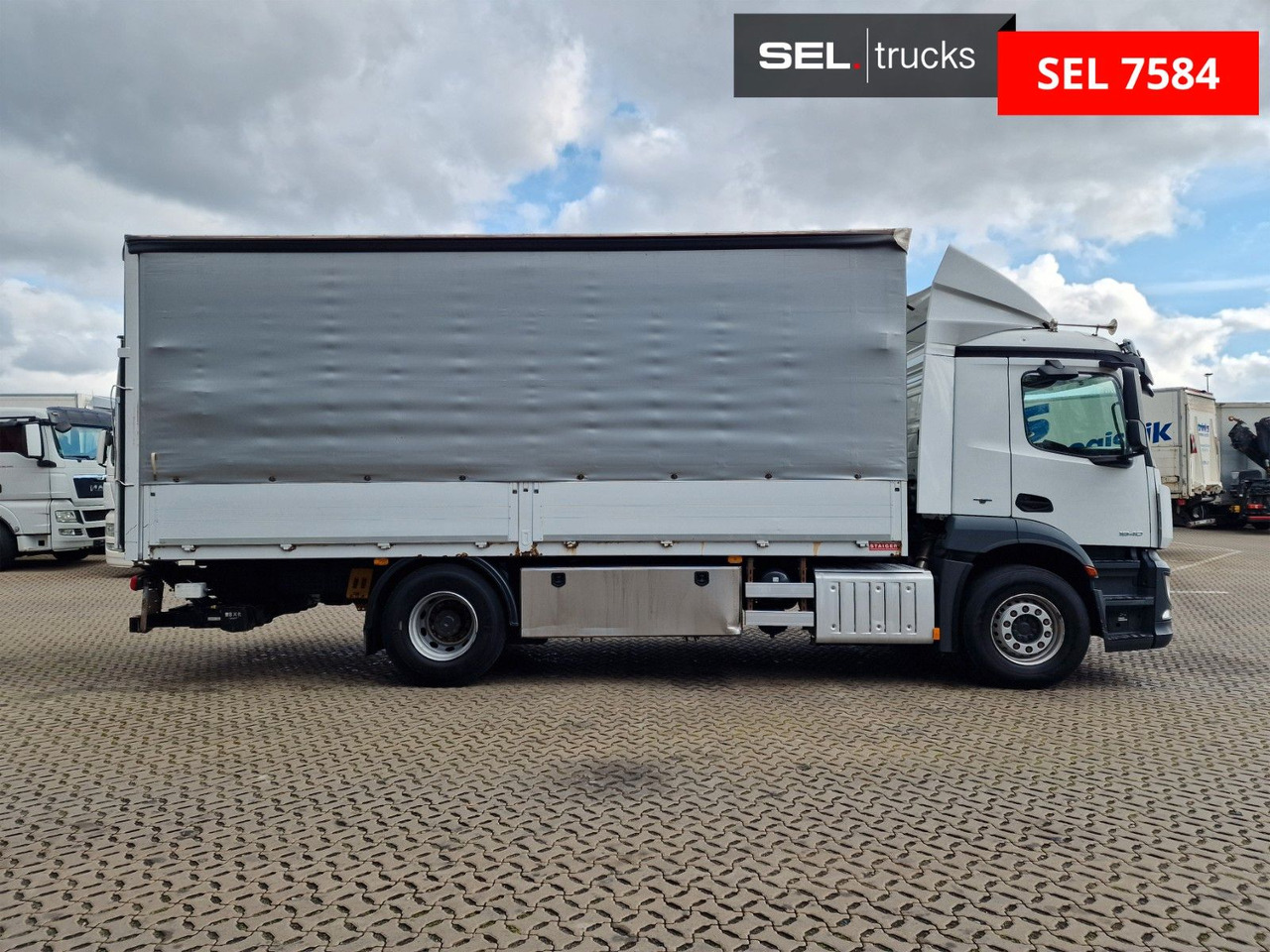 Mercedes-Benz Antos 1840 / Ladebordwand - Camion à rideaux coulissants: photos 4 Mercedes-Benz Antos 1840 / Ladebordwand - Camion à rideaux coulissants: photos 4
