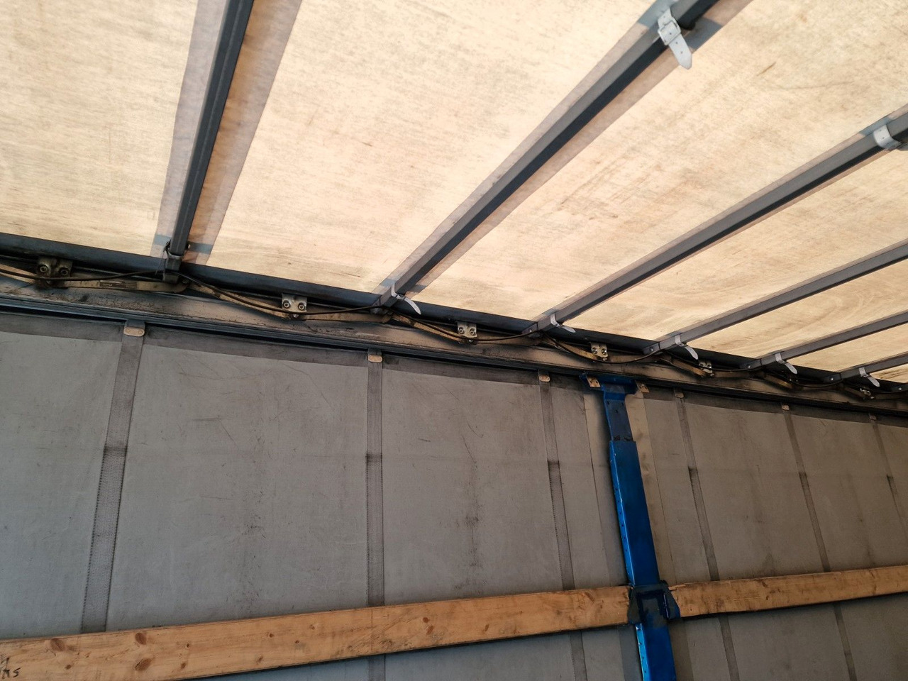 Semi-remorque rideaux coulissants Schmidt Hagen SPC/39/E/10,5 / Coilmulde / Lenk-Liftachse: photos 18