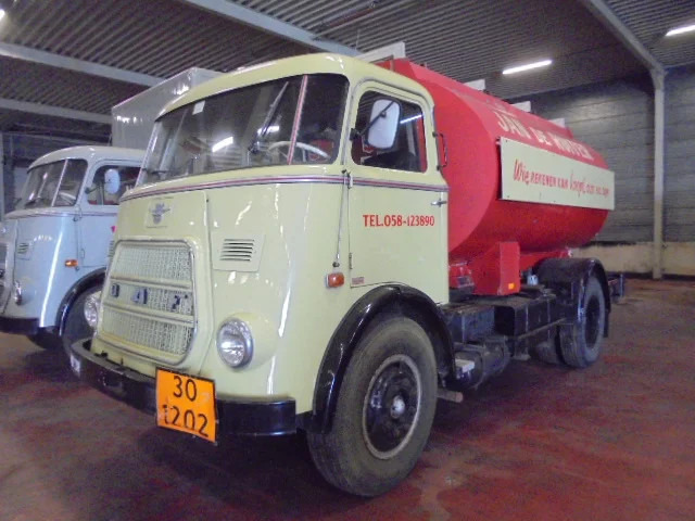 DAF 1600 A1600DF 360 - Camion citerne: photos 1 DAF 1600 A1600DF 360 - Camion citerne: photos 1