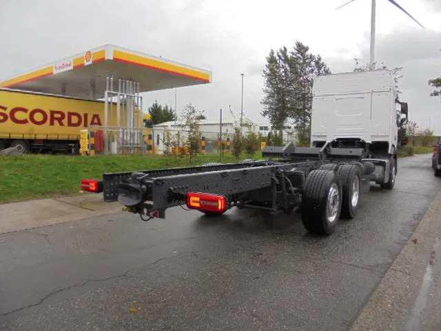 DAF XF 480 6X2 MET FABRIEKS GARANTIE - Châssis cabine: photos 5 DAF XF 480 6X2 MET FABRIEKS GARANTIE - Châssis cabine: photos 5