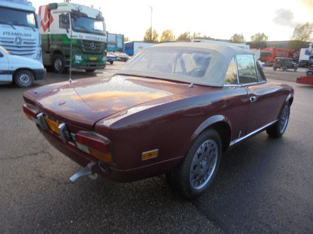 Fiat 124 SPIDER 2000 USA - Voiture: photos 5 Fiat 124 SPIDER 2000 USA - Voiture: photos 5