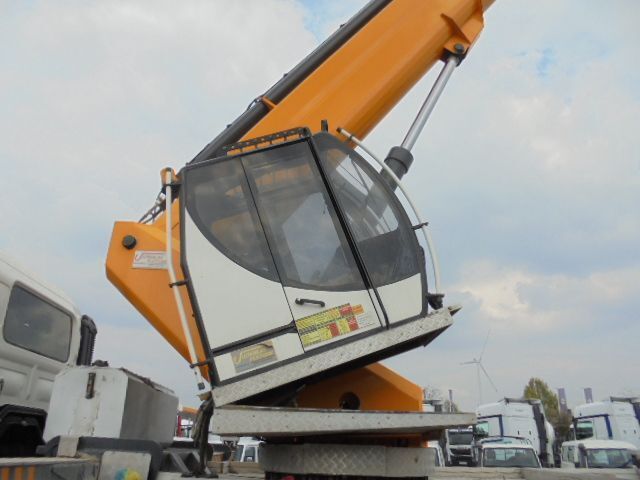 Camion avec nacelle Hino 700 6X4: photos 11 Camion avec nacelle Hino 700 6X4: photos 11