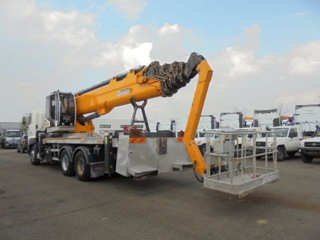 Camion avec nacelle Hino 700 6X4: photos 9 Camion avec nacelle Hino 700 6X4: photos 9