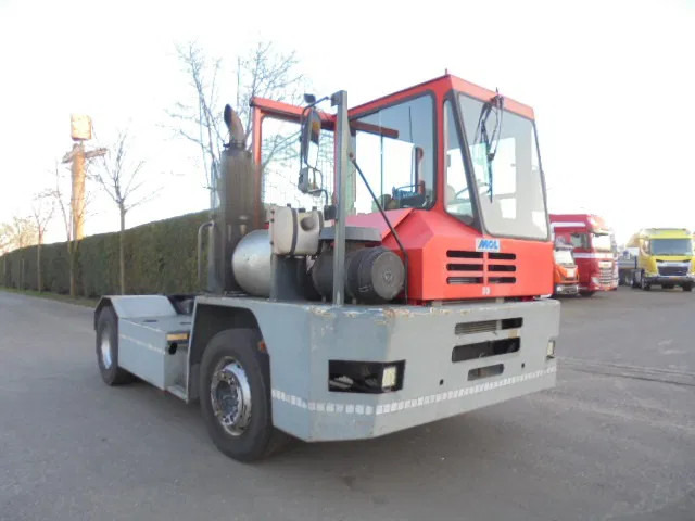 MOL YT 200/4X2 NL TRUCK - Tracteur portuaire: photos 3 MOL YT 200/4X2 NL TRUCK - Tracteur portuaire: photos 3