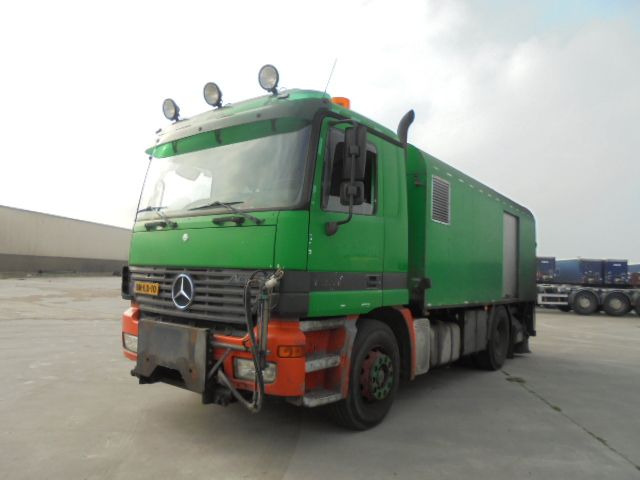 Mercedes-Benz 1831 Bitumensprayer - Répandeuse: photos 1 Mercedes-Benz 1831 Bitumensprayer - Répandeuse: photos 1