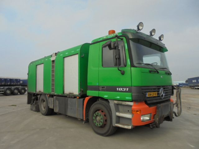 Mercedes-Benz 1831 Bitumensprayer - Répandeuse: photos 3 Mercedes-Benz 1831 Bitumensprayer - Répandeuse: photos 3