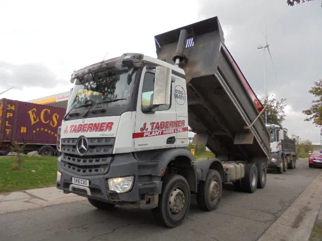 Mercedes-Benz Arocs 3243 K 8X4 - Camion benne: photos 1 Mercedes-Benz Arocs 3243 K 8X4 - Camion benne: photos 1
