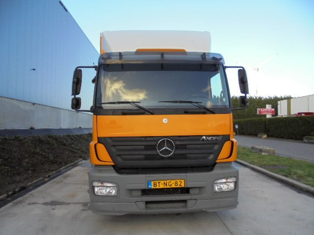 Mercedes-Benz Axor 1829 + HAMMELMAN - Camion hydrocureur: photos 2 Mercedes-Benz Axor 1829 + HAMMELMAN - Camion hydrocureur: photos 2