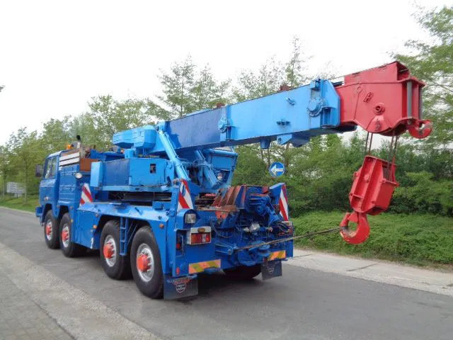 Tatra T 815 8X8 EX AMRY - Remorqueuse: photos 4 Tatra T 815 8X8 EX AMRY - Remorqueuse: photos 4