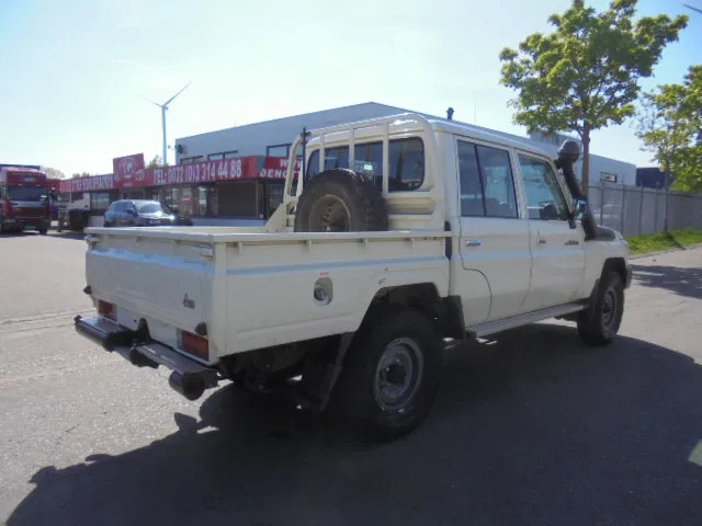 Toyota Land Cruiser HJ79L 4X4 CREWCAB PICKUP EXPORT OUTSIDE EU ONLY - Pick-up: photos 4 Toyota Land Cruiser HJ79L 4X4 CREWCAB PICKUP EXPORT OUTSIDE EU ONLY - Pick-up: photos 4
