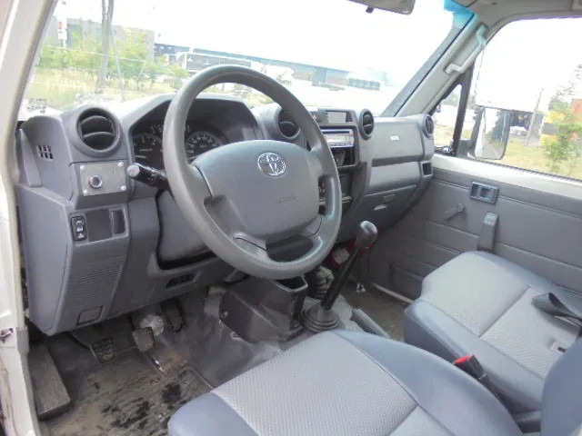Voiture Toyota Land Cruiser HZJ78L 4X4 EXPORT OUTSIDE EU ONLY: photos 9