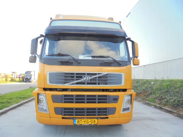 Volvo FM FM 300 LOW KM - Camion fourgon: photos 2 Volvo FM FM 300 LOW KM - Camion fourgon: photos 2
