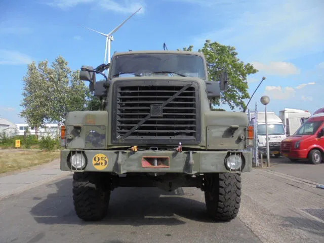 Volvo N 10 6X6 L + FASSI - Camion grue: photos 2 Volvo N 10 6X6 L + FASSI - Camion grue: photos 2