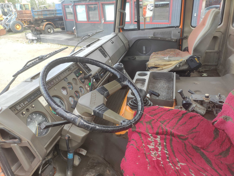 Photo d'intérieur 1: Camion benne Iveco MAGIRUS 170-25 dump truck Photo d'intérieur 1: Camion benne Iveco MAGIRUS 170-25 dump truck