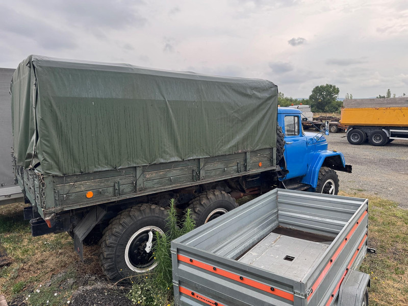 ZIL 131, 6x6 low mileage - Camion à rideaux coulissants: photos 3 ZIL 131, 6x6 low mileage - Camion à rideaux coulissants: photos 3