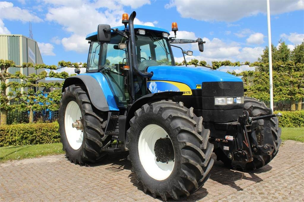 New Holland TM175 - Tracteur agricole: photos 2 New Holland TM175 - Tracteur agricole: photos 2
