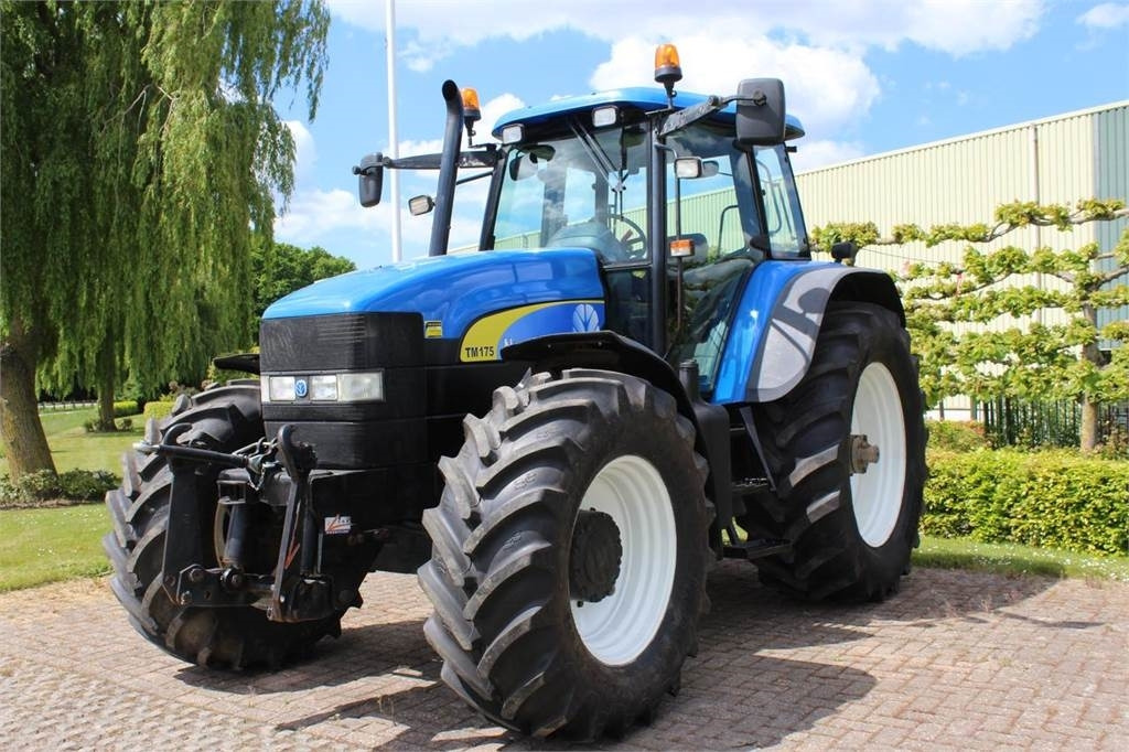 New Holland TM175 - Tracteur agricole: photos 1 New Holland TM175 - Tracteur agricole: photos 1