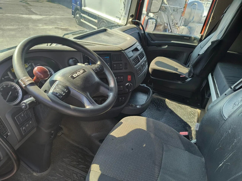 Photo d'intérieur 1: Camion plateau DAF XF 106.460 SSC - 6x2 - EURO 6 - BI COOL- VERY GOOD CONDITION