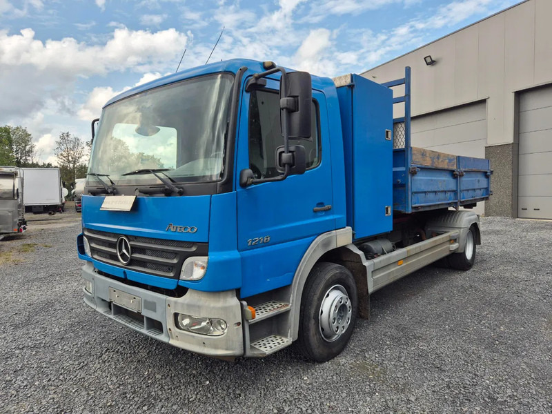 Mercedes-Benz Atego 1218 HOOK SYSTEM + CONTAINER INCLUDED (!) - Camion ampliroll: photos 1 Mercedes-Benz Atego 1218 HOOK SYSTEM + CONTAINER INCLUDED (!) - Camion ampliroll: photos 1