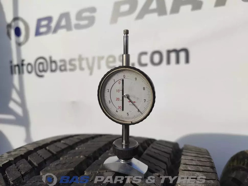 Continental Continental 385/65R22.5 Scandinavia HS3 164 K M+S 3PMSF gebruikte set - Pneu pour Camion: photos 3 Continental Continental 385/65R22.5 Scandinavia HS3 164 K M+S 3PMSF gebruikte set - Pneu pour Camion: photos 3
