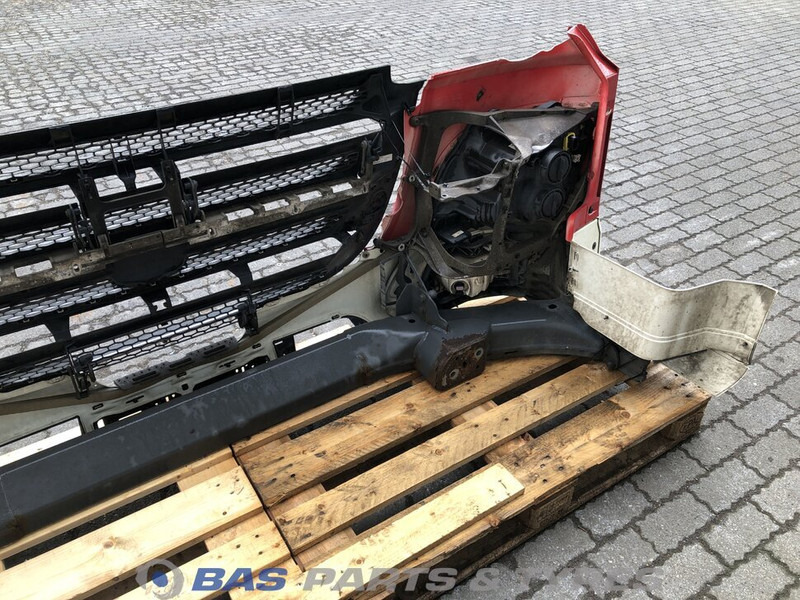 DAF XF106 Bumper DAF 1861950 - Pare-chocs pour Camion: photos 5 DAF XF106 Bumper DAF 1861950 - Pare-chocs pour Camion: photos 5