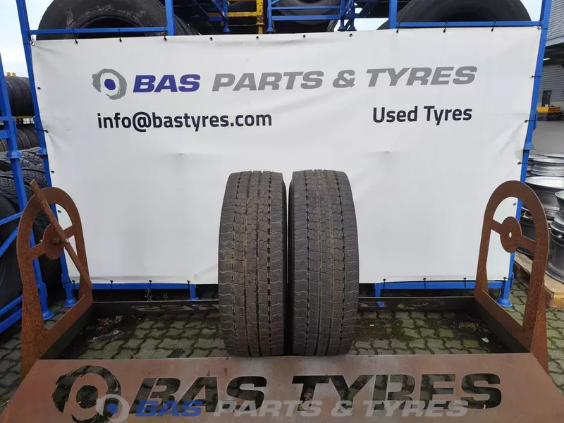 DUNLOP Dunlop 315/70R22.5 SP346+ 156/150 M+S 3PMSF gebruikte set - Pneu pour Camion: photos 1 DUNLOP Dunlop 315/70R22.5 SP346+ 156/150 M+S 3PMSF gebruikte set - Pneu pour Camion: photos 1