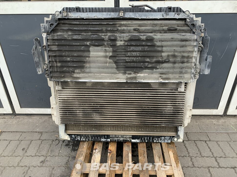Mercedes-Benz Actros MP4 Koelerpakket Mercedes OM471LA 480 A 960 500 00 02 - Radiateur pour Camion: photos 1 Mercedes-Benz Actros MP4 Koelerpakket Mercedes OM471LA 480 A 960 500 00 02 - Radiateur pour Camion: photos 1