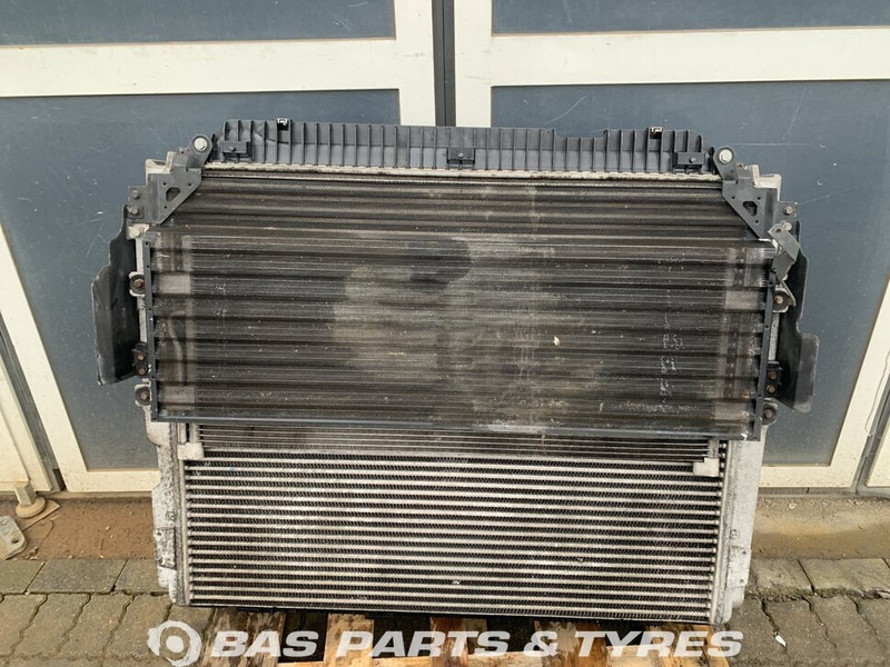 Mercedes-Benz Actros MP4 - Radiateur pour Camion: photos 2 Mercedes-Benz Actros MP4 - Radiateur pour Camion: photos 2